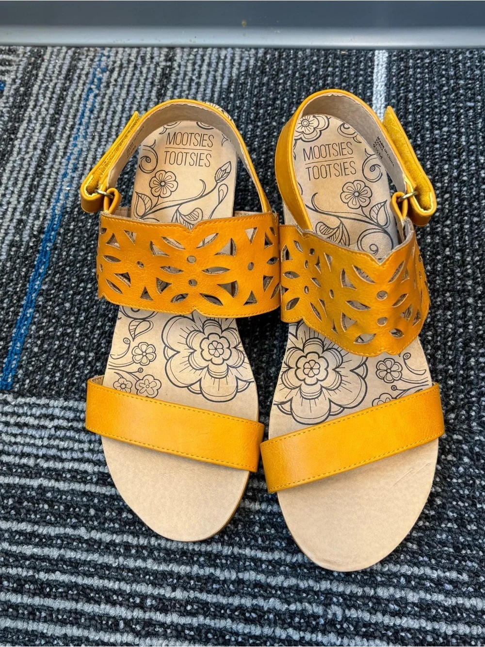 Mootsies Tootsies great preowned